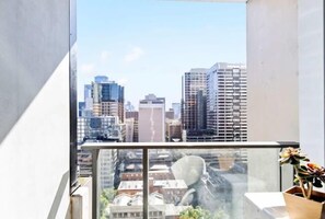 Room - Spacious Southern Cross Stay, Cozy & Central Home (Melbourne)