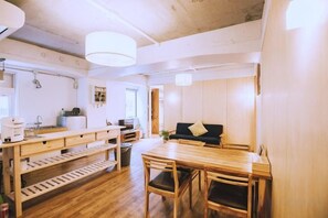 Unclassified image, 3 of 12, button - TokyoPan B&B (Tokyo)