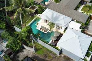 A residential property with a swimming pool, a covered patio, and a fenced yard. - Villa Anahata by BaliSuperHost (Bali)