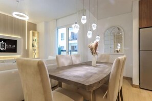 Room - Elite LUX Holiday Homes - 1BHK Beachside Retreat at Port De La Mer, Dubai (Dubai)