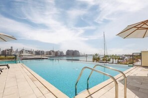 Outdoor pool - Elite LUX Holiday Homes - 1BHK Beachside Retreat at Port De La Mer, Dubai (Dubai)