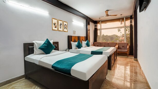 WiFi (free), bed sheets - SKY Inn by Twamev (New Delhi)