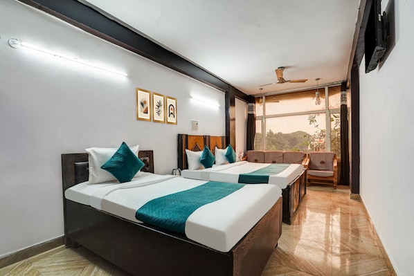Free WiFi, bed sheets - SKY Inn by Twamev (New Delhi)