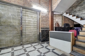 Reception - SKY Inn by Twamev (New Delhi)