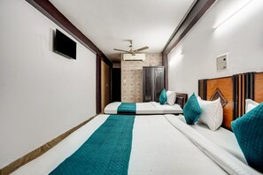 Free WiFi, bed sheets - SKY Inn by Twamev (New Delhi)