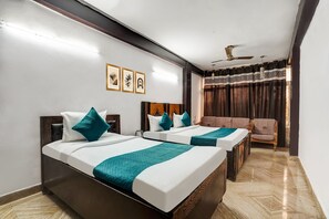 Free WiFi, bed sheets - SKY Inn by Twamev (New Delhi)