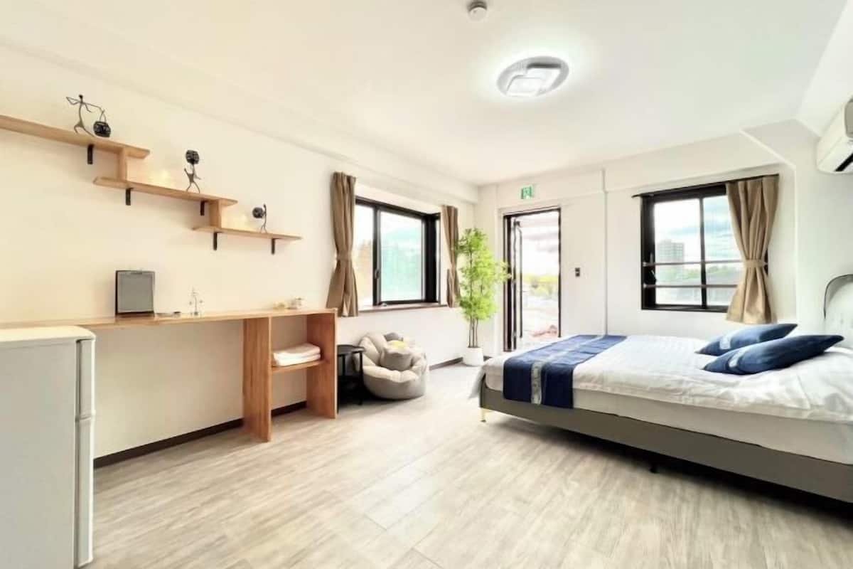 Tempat tidur bayi