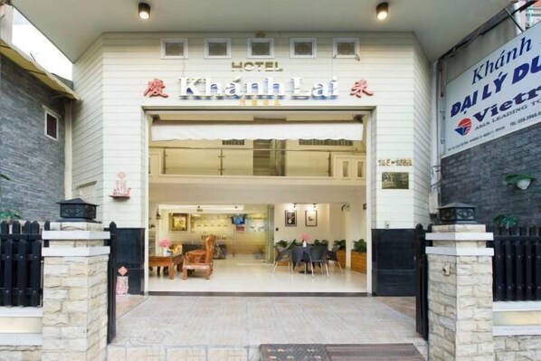 المنشأة من الخارج