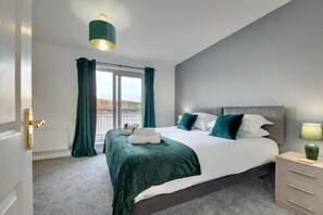 Cots/infant beds - Staithes House - By Week2Week (Gateshead)