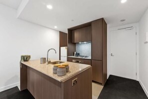 Room - A Cozy Apt, Only a 5-min Walk to Victoria Market (Carlton)