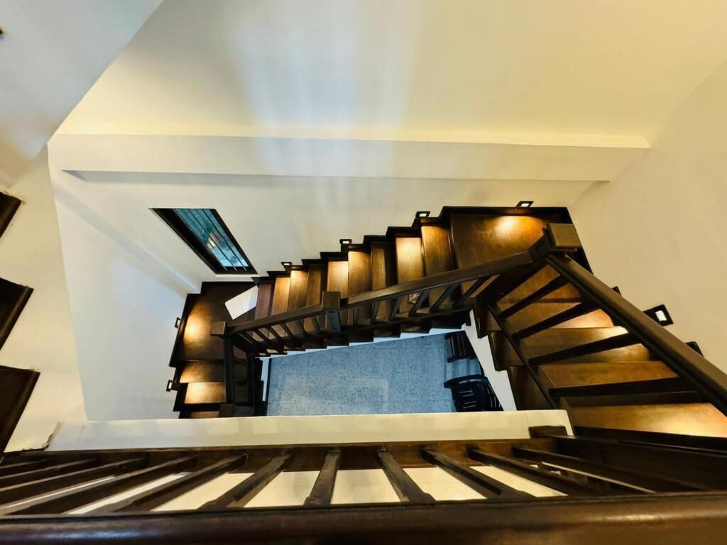 Handrails in stairways