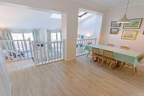 Room - Apt 16, Seaviews, Slps 5 Indoor Heated Pool (Croyde)