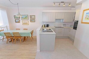 Room - Apt 16, Seaviews, Slps 5 Indoor Heated Pool (Croyde)