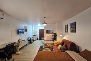 Living area - Lovely & Comfy Stay in a Peaceful place at Nimman (Chiang Mai)