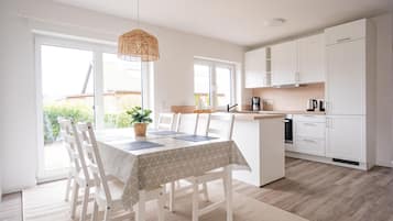 冰箱、微波炉、烤箱、炉灶