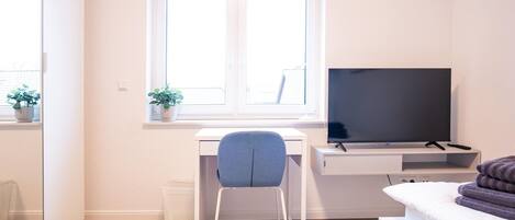 5 bedrooms, desk, iron/ironing board, free WiFi