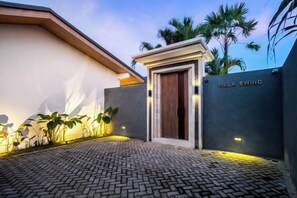 A gated entrance with a wooden door and a sign reading 'VILLA SWING.'