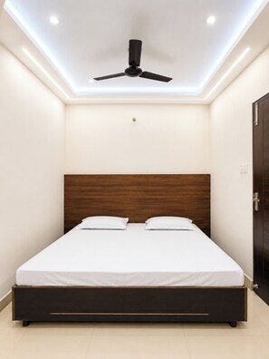 Hypo-allergenic bedding, desk, soundproofing, free WiFi - Hotel Swastik Guest House Varanasi (Varanasi)