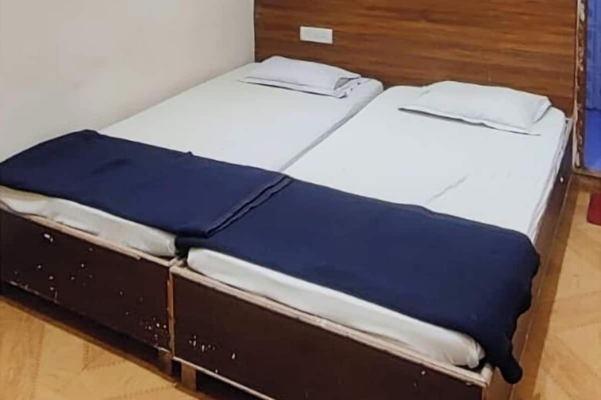 Hypo-allergenic bedding, desk, soundproofing, free WiFi