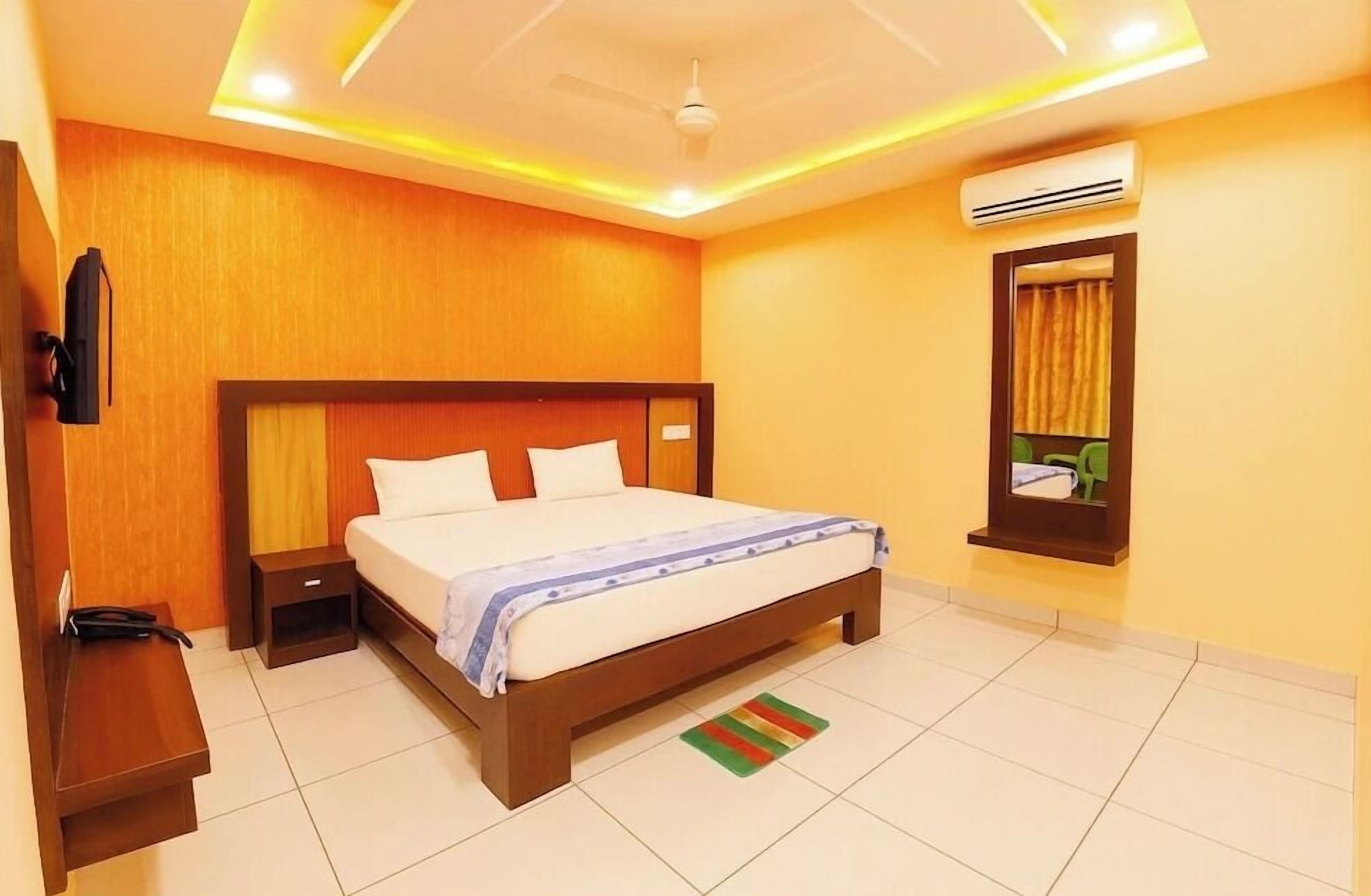 Deluxe Double Room, Air conditioning | Hypo-allergenic bedding, desk, soundproofing, free WiFi