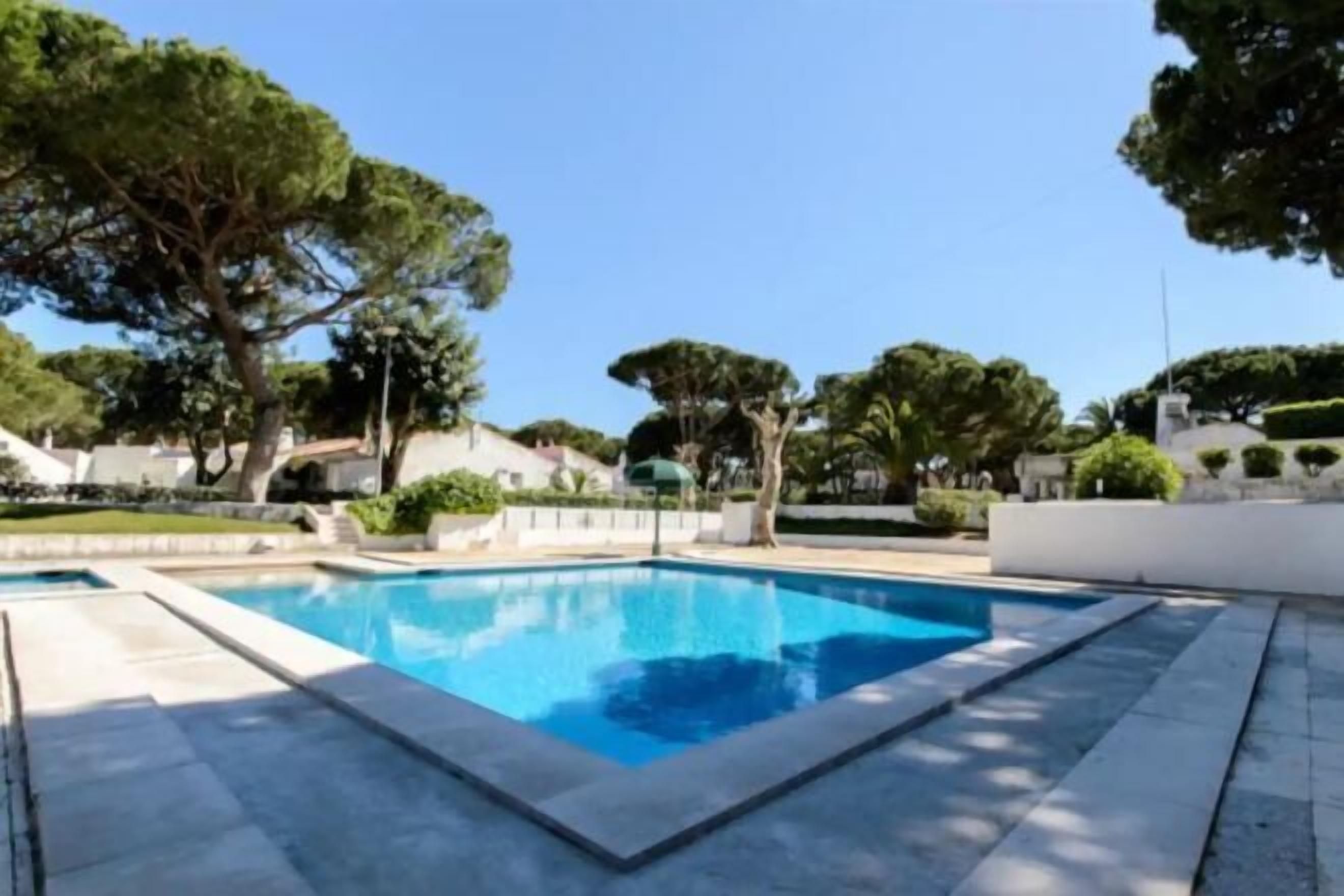 Hồ bơi ngoài trời