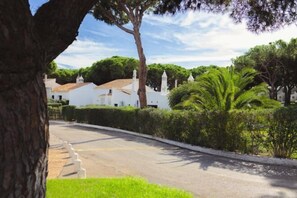 Interior - BnB Homes Falésia Beach Cozy Apartment with Terrace & 2 Swimming Pools (Olhos de Agua)