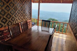 屋外ダイニングエリア