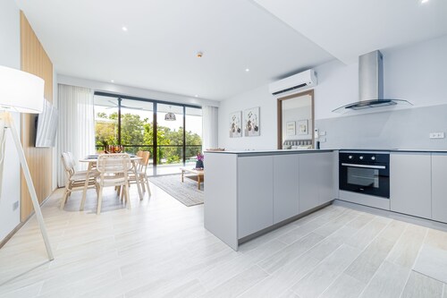 Beachside 2BR 200 m to BangTao beach