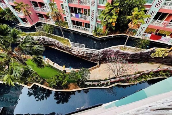 المنشأة من الداخل