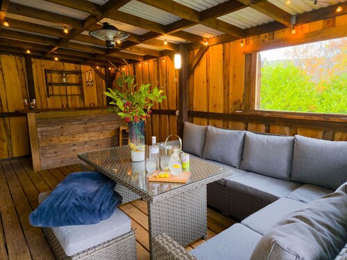 18 Dalfaber Park - Luxurious Aviemore Lodge with hot tub