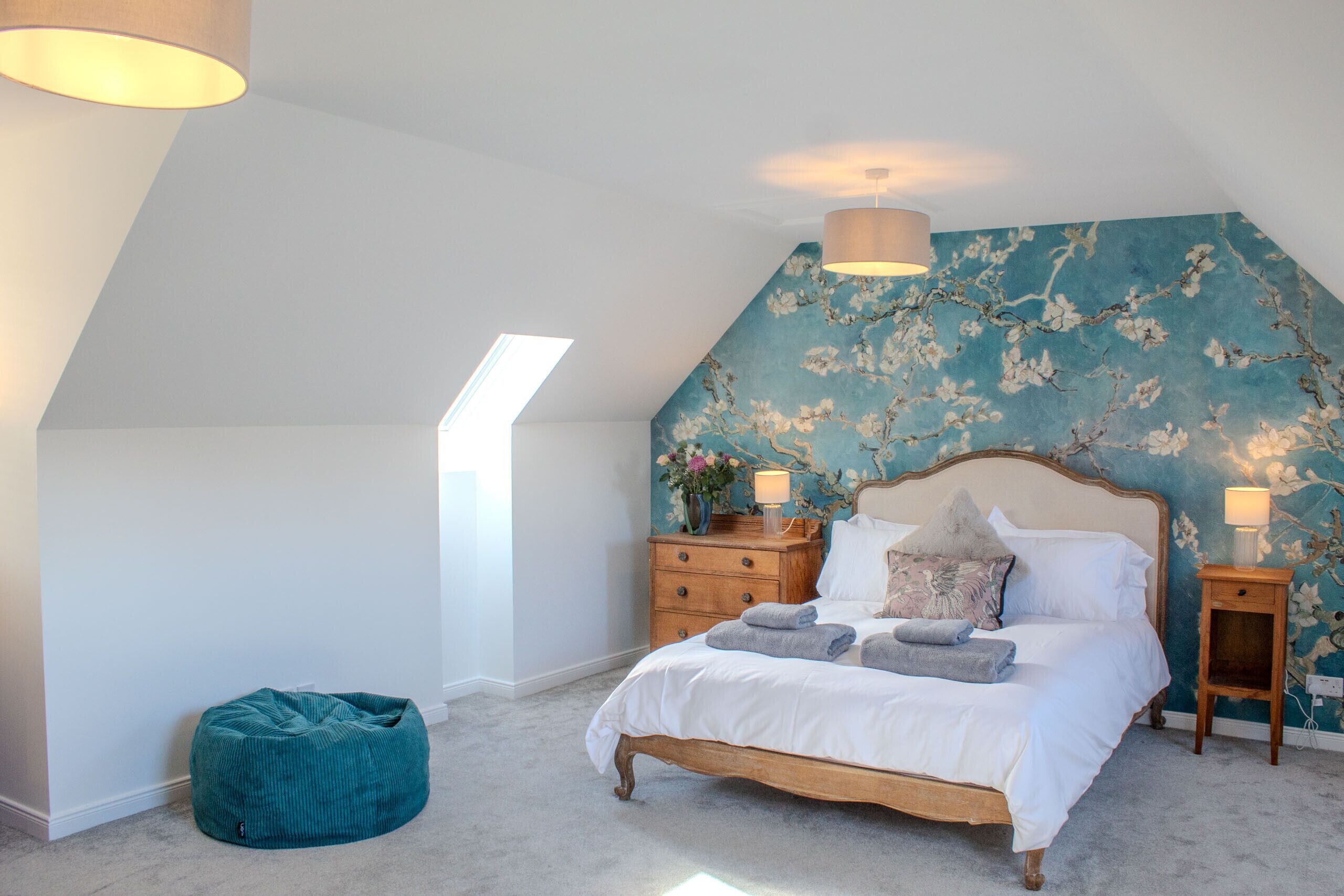 3 bedrooms, desk, iron/ironing board, travel crib