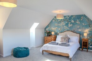 3 bedrooms, desk, iron/ironing board, travel cot