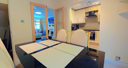 Experience Comfort and Style at Our Modern Luxury 3-Bedroom Guesthouse in Wigan"