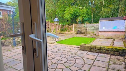 Experience Comfort and Style at Our Modern Luxury 3-Bedroom Guesthouse in Wigan"