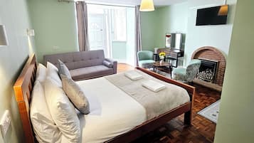 Apartment | Iron/ironing board, free WiFi