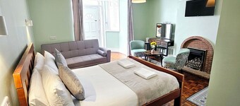 Basement 2 Bed Appartment with EVCharger