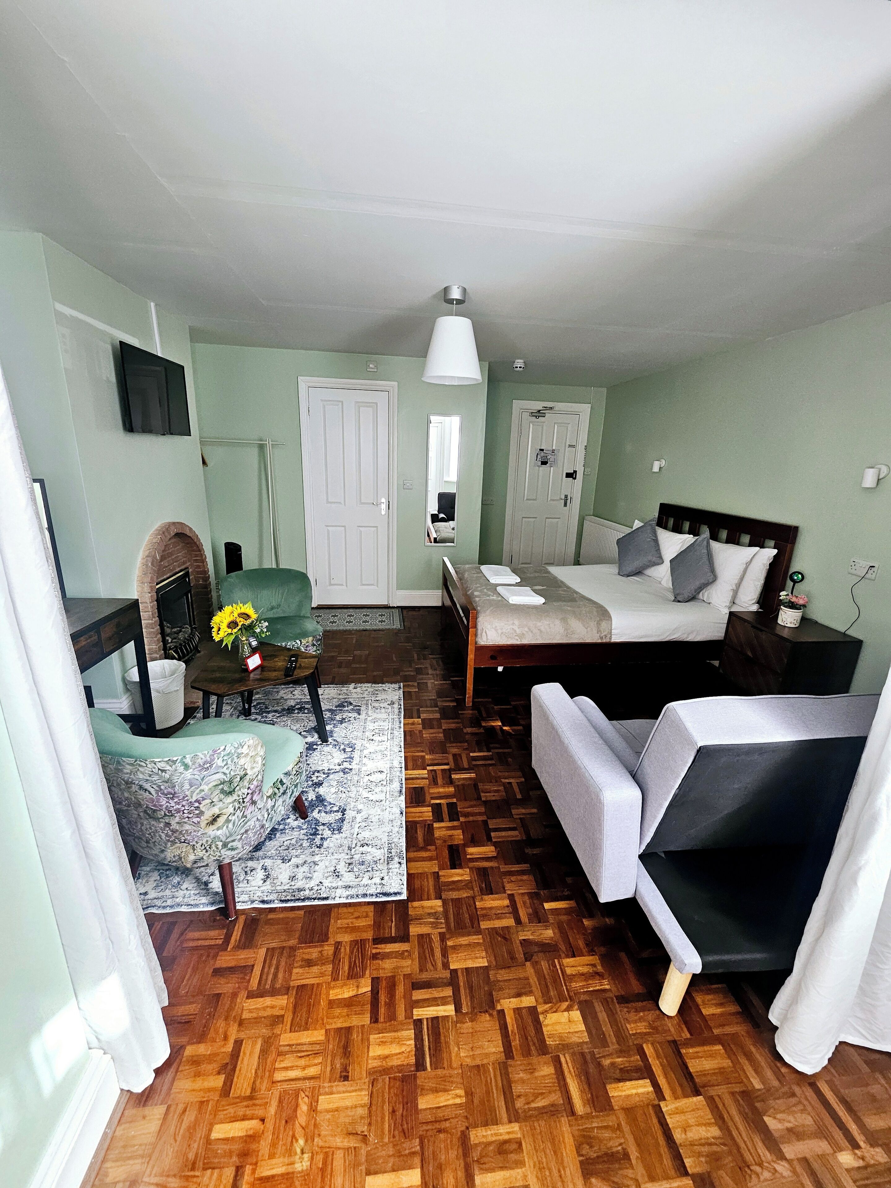 Iron/ironing board, free WiFi