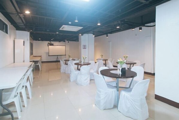 Interior - RedDoorz @ Nucell (Cebu City)