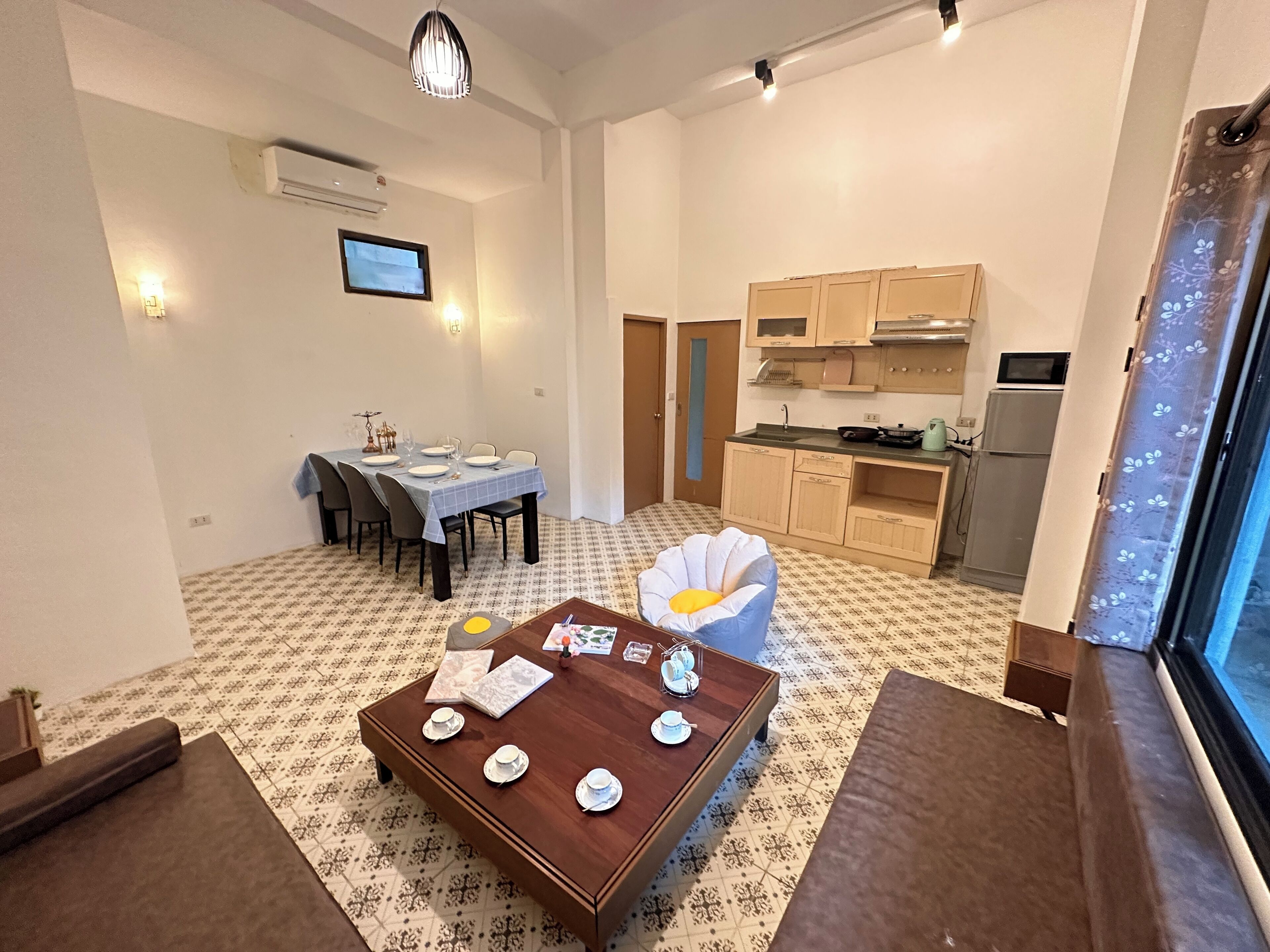 Family Suite, Lanai, Courtyard View | Private kitchen