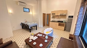 Perhesviitti, lanai, näköala pihalle | Yksityinen keittiö