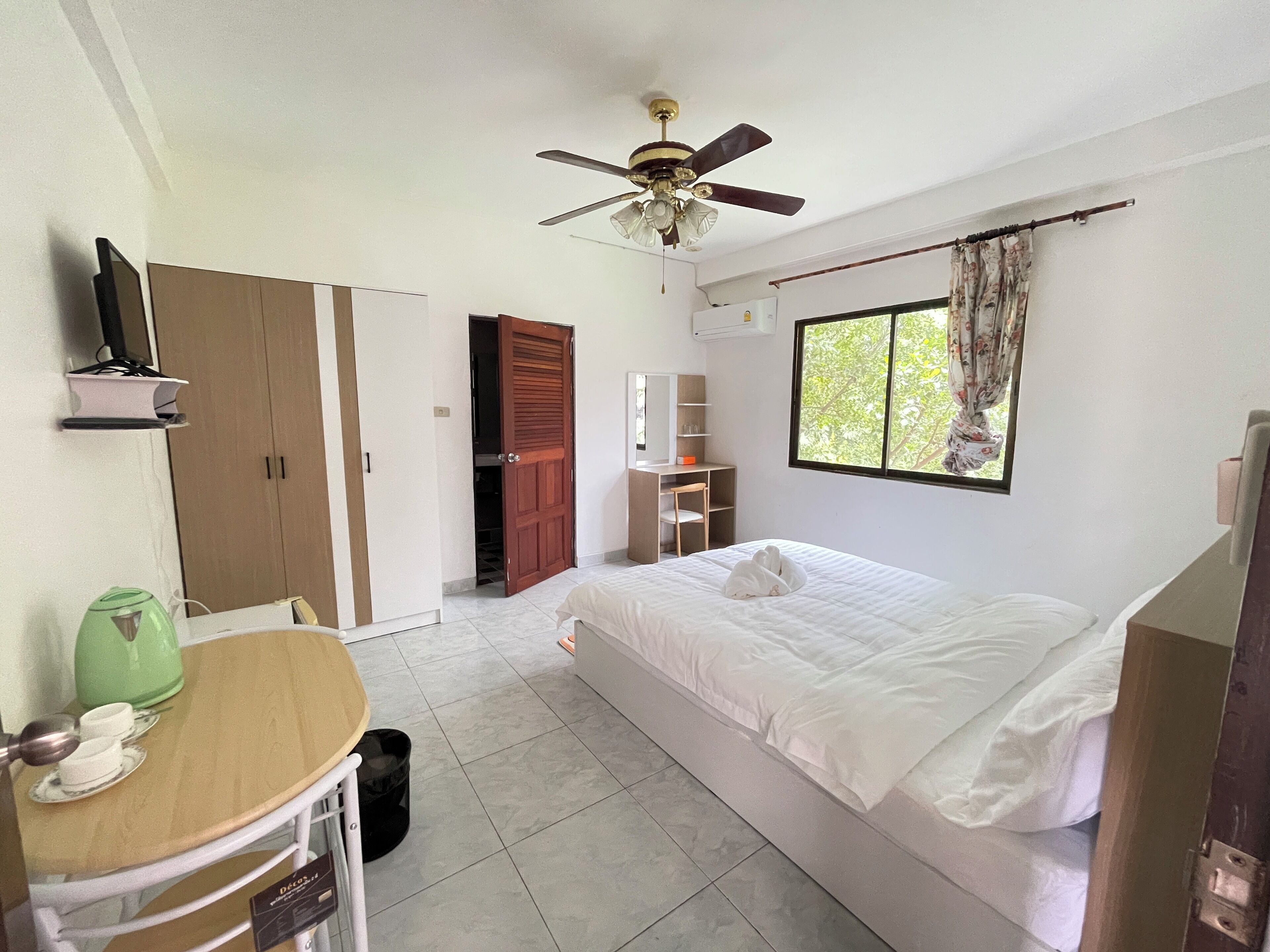 Economy Double Room, Lanai, Courtyard View | Free WiFi