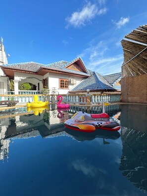 Piscine extérieure