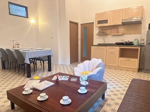 Familien-Suite, Veranda, Blick auf den Innenhof | Kostenloses WLAN