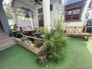 Familien-Suite, Veranda, Blick auf den Innenhof | Terrasse/Patio