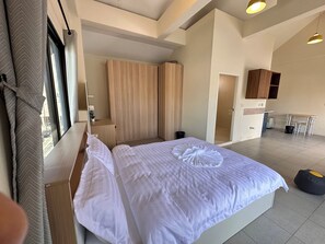 Comfort Apartment, Lanai, Courtyard View | Free WiFi - Plan B house (Patong)