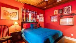 3 chambres, bureau, fer et planche à repasser, lit parapluie