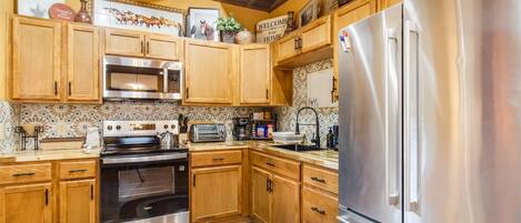 Refrigerador, microondas, horno, placa de cocina