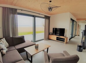 TV, fireplace, table tennis - House "LUV" on the lake in Streu (Bergen auf Rügen)