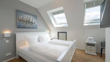 2 bedrooms, desk, iron/ironing board, free WiFi