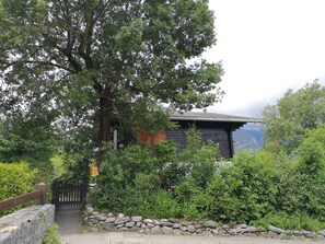 المنطقة المحيطة بالمنشأة